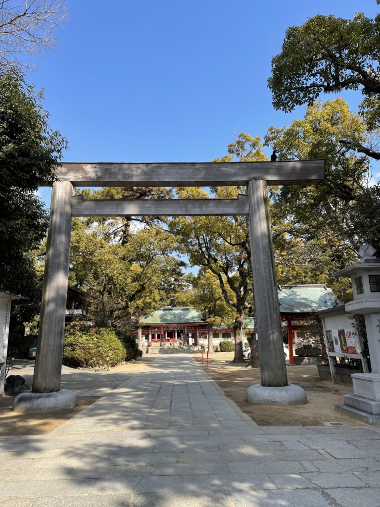 西門の木造鳥居